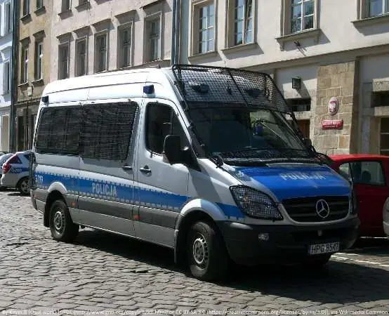 Policja w Żywcu uczy bezpieczeństwa w szkołach i bibliotekach - jak reagować