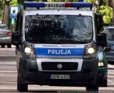 Jeden telefon przerwał nocną jazdę. Kierowca Volvo miał 2 promile