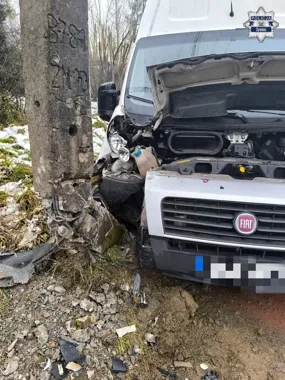 Uderzył w słup w Gilowicach - za kierownicą siedział pijany 40-latek