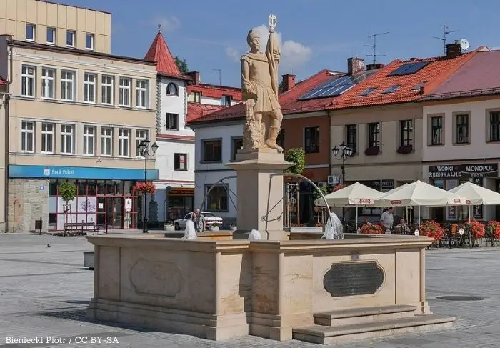 Modelarstwo kartonowe w Klubie Śrubka – warsztaty dla dorosłych uczące cierpliwości i precyzji