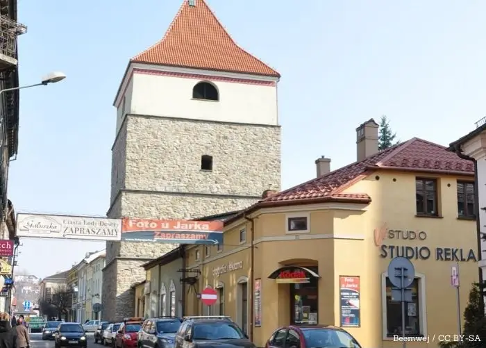 Na Rynku znów lodowisko - rodzinne ślizgawki i zimowe smakołyki w Żywcu