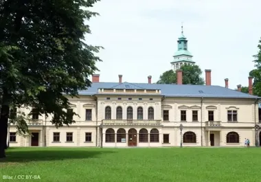 Lekarz rodzinny prowadzi pacjenta przez leczenie. Tak działa opieka koordynowana